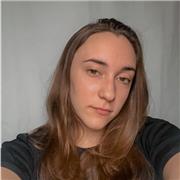 Amante del inglés, de enseñar y de crecer. Me siento capacitada para dar clases a todos los niveles del colegio y pre-first